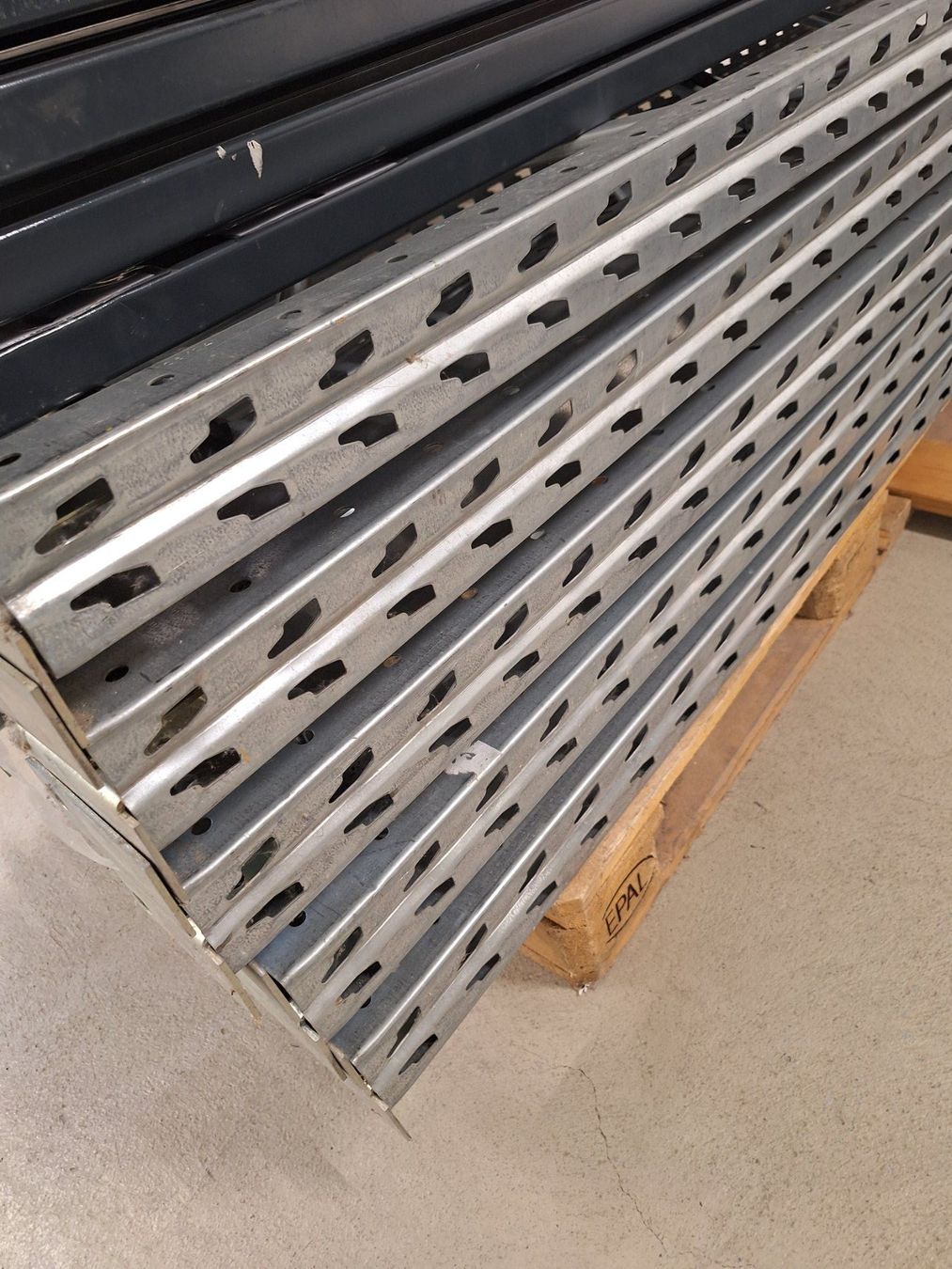 Scaffali: 8 Regale zu verkaufen m. 9 Seitenelementen & 82 Längsträgern – Usato da Kirchberg BE venduto da Hermi73 4