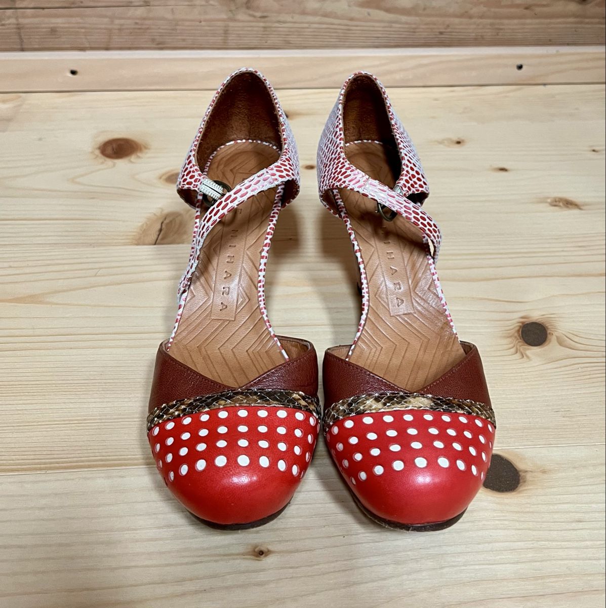 Chie Mihara Damenschuhe: Chie Mihara Lieblingspumps, Gr. 37.5 - Hingucker! – Gebraucht aus Erlenbach im Simmental von ancatan 1
