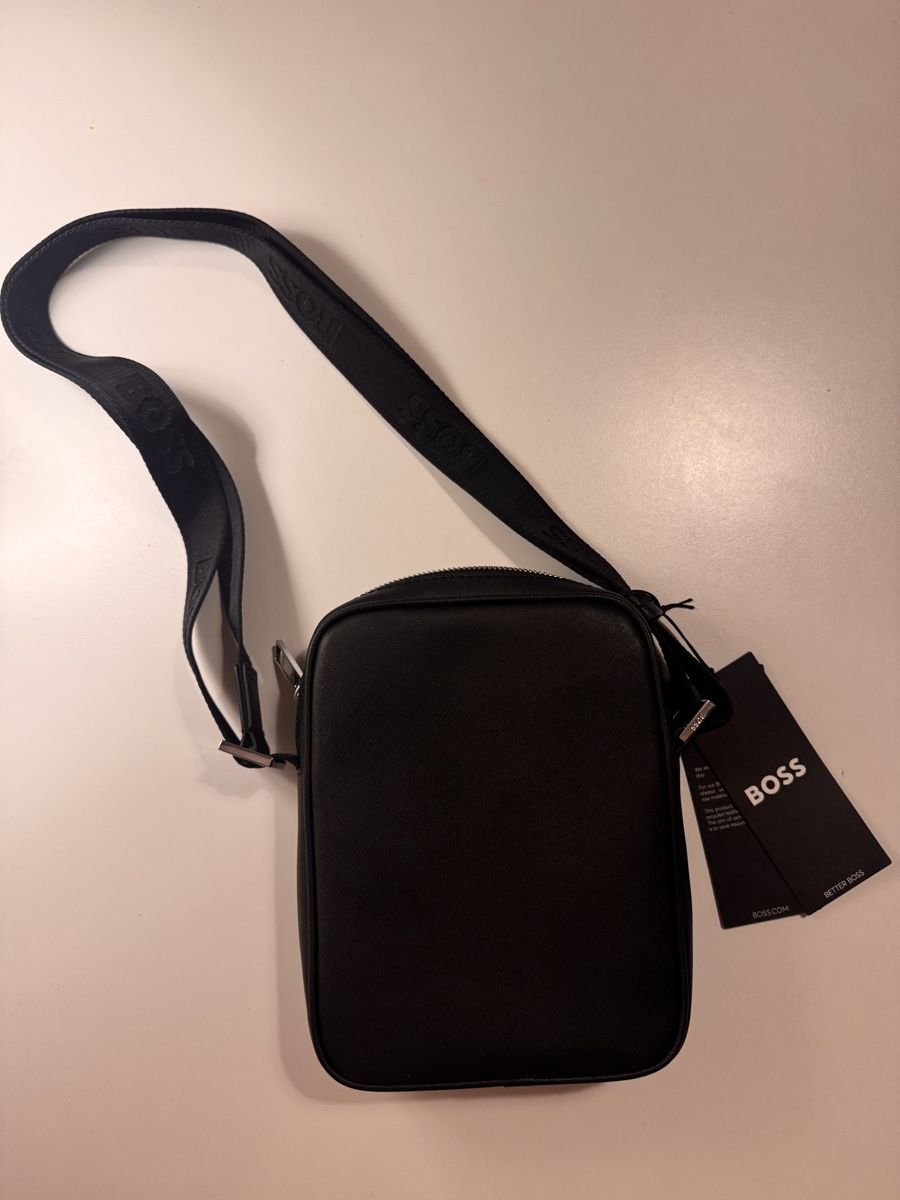 Hugo Boss Borse: Sacoche BOSS noir excellent état – Nuovo e nell'imballaggio originale da Epesses venduto da moh_k8bj 3