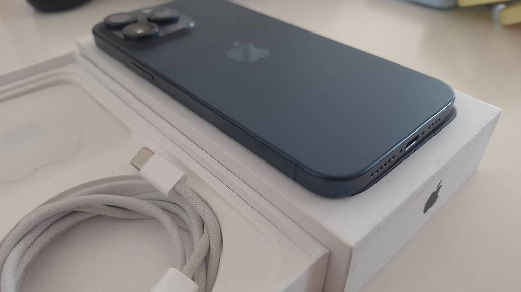 Telefoni cellulari / Smartphones: IPhone 15 Pro Max 256 GB – Usato da Winterthur venduto da sen_6dny 4