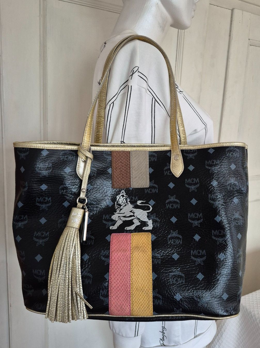 Mcm Borse da donna: MCM Shopper, mit Anhänger – Usato da Dottikon venduto da Pega7