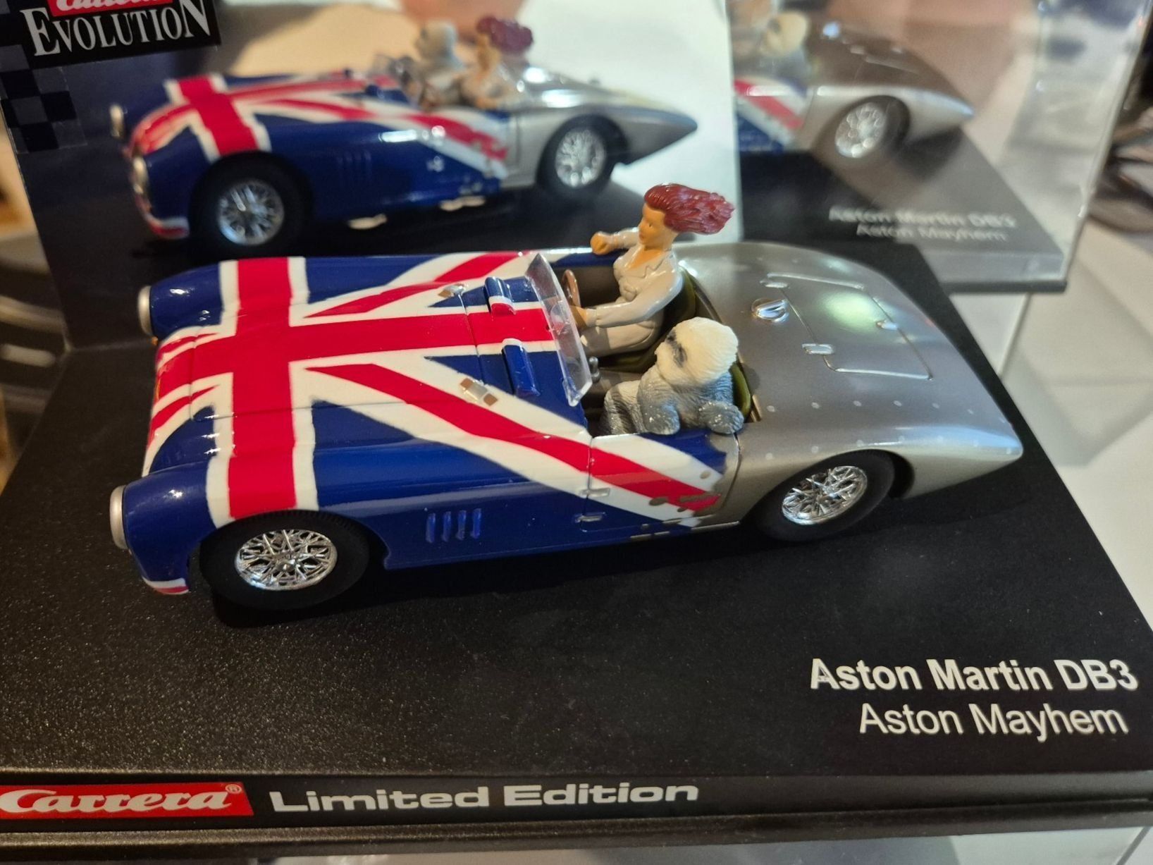 Carrera Circuits: Carrera Evolution Aston Martin DB 3 Mayhem – Neuf avec emballage d'origine à Ennetbürgen par Perlen01