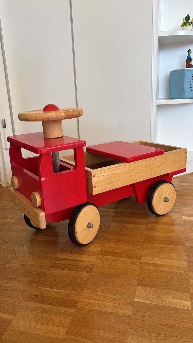 Veicoli per bambini: Rutschauto aus Holz – Usato da Kriens venduto da frubyrato