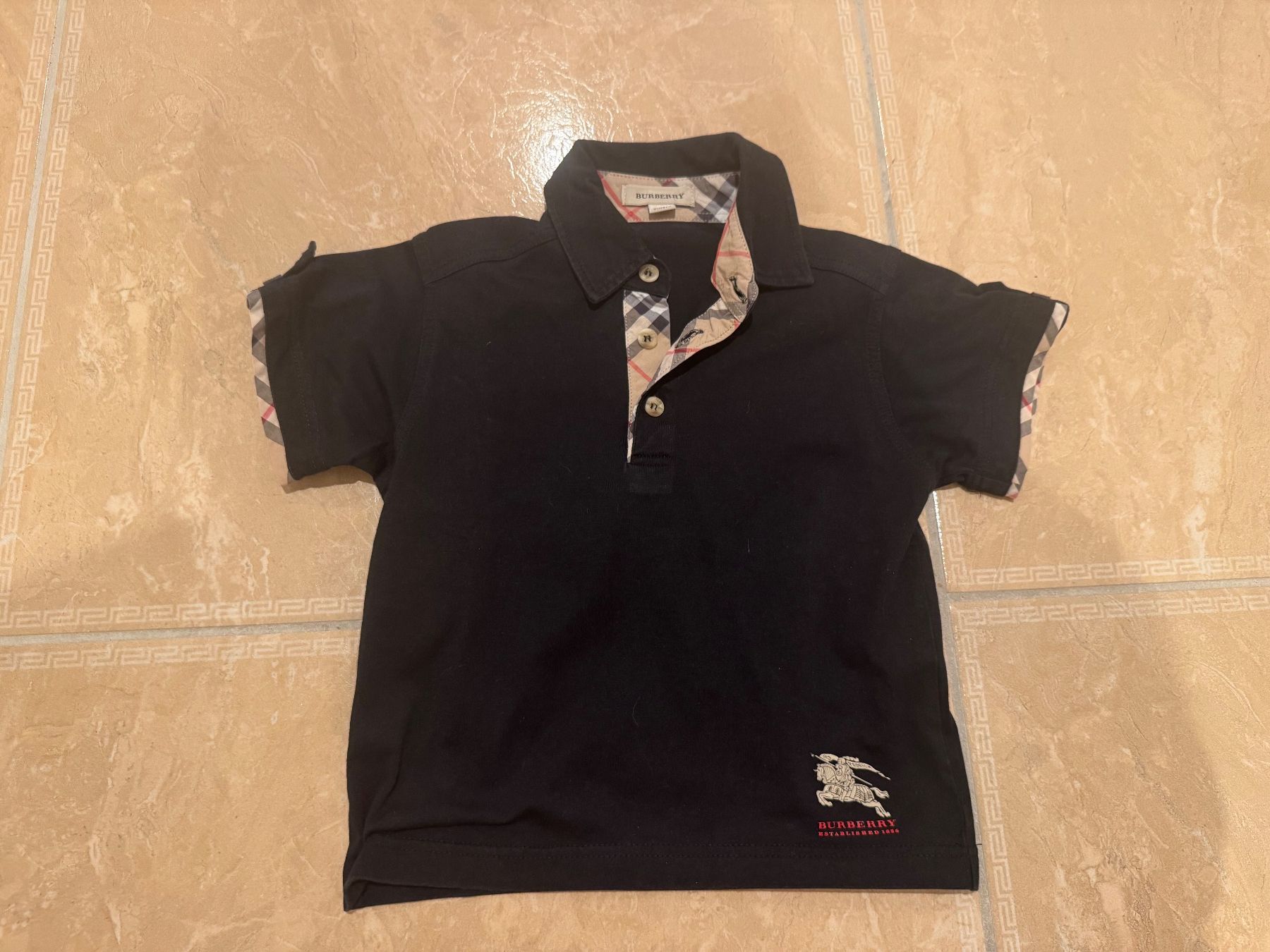 Burberry Camicie, T-shirt & Polo: Burberry wunderschönes Shirt, 3J 98 – Usato da Klingnau venduto da Markus14