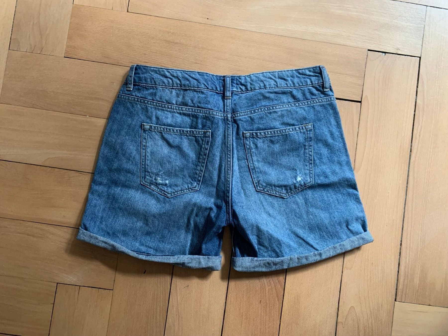Jeans: Q/S S.OLIVER - Jeansshorts blau 36 – Usato da Zürich venduto da Diazaio 2
