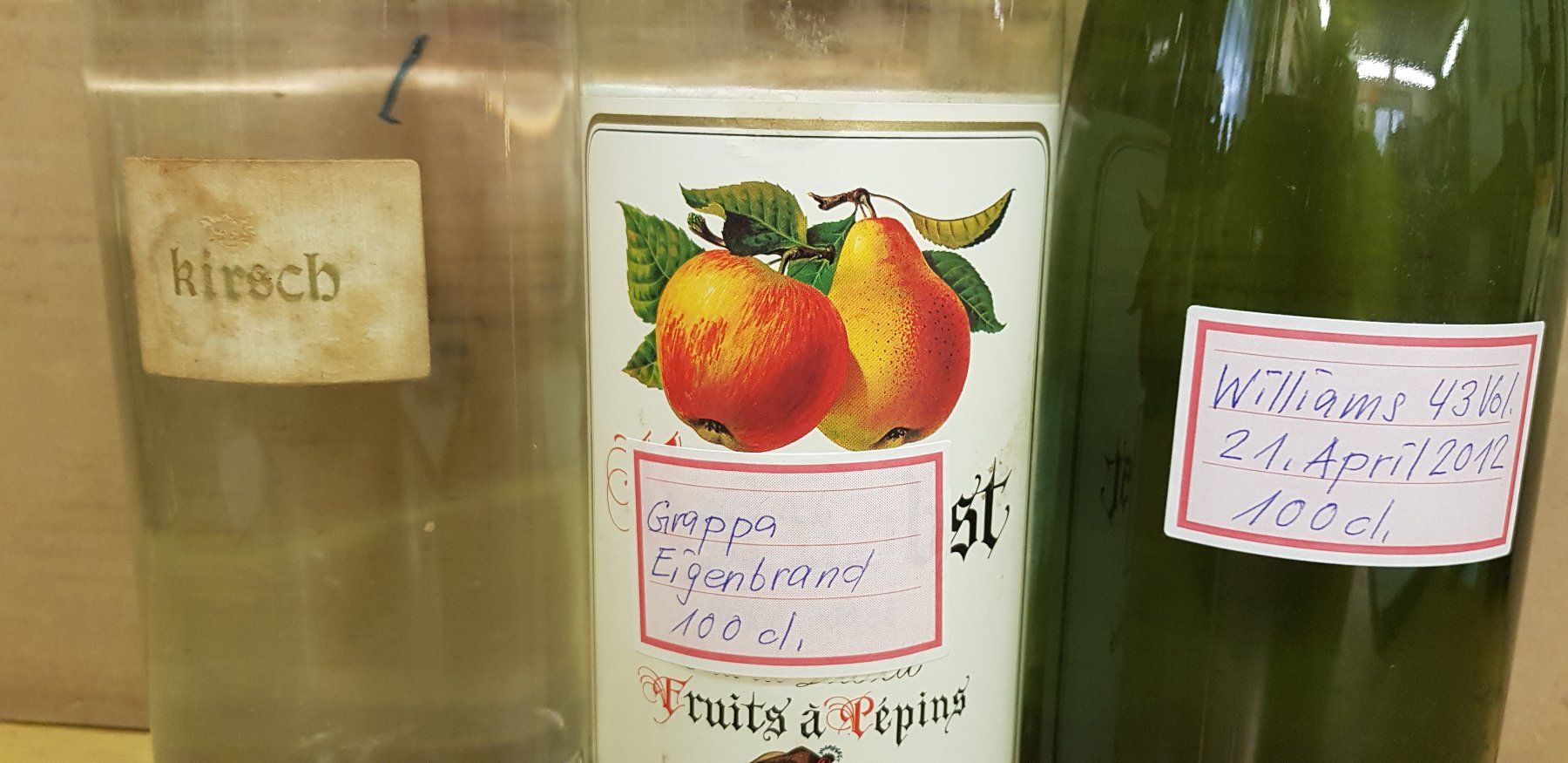 Williams Bevande alcoliche: Williams 2012 / Kirsch / Grappa Eigenbrand. Je 100cl. #1873 – Nuovo (secondo la descrizione) da Schöftland venduto da Topdeal4 1