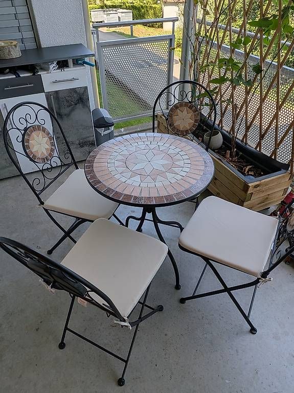 Set di tavolo e panche: Gartenmöbel / Gartenbistro – Usato da Zofingen venduto da yanik38 2