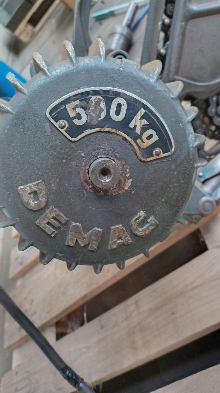 Demag Mehrzweckzüge: Kettenzug Demag 500 kg – Defekt aus Erschwil von Neubid 1