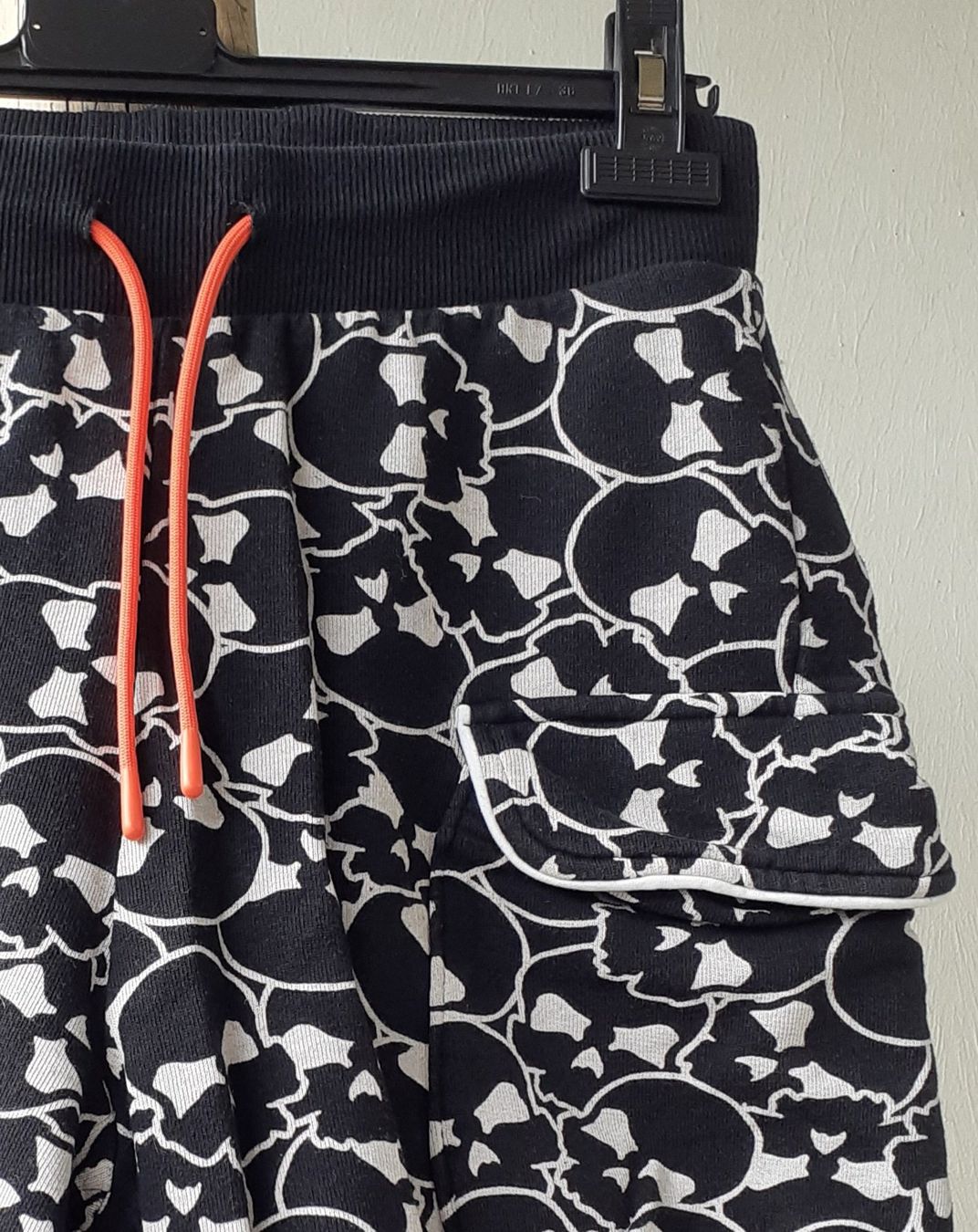 Sisley Pantaloni: Sisley Shorts XS – Usato da Bern venduto da Solarsystem 1