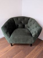 Sessel in grünem Samtstoff