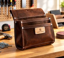 Nageltasche aus Leder