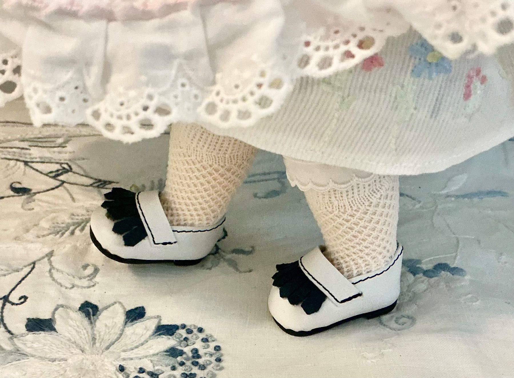 Poupées: ÄLTERE UNBESPIELTE HEIDI PUPPENSCHUHE – D'occasion à Zell LU par Silvermemory