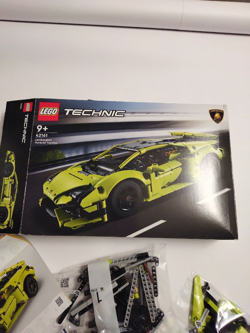 Lego Giocattoli: LEGO Technic Abschleppwagen und Lamborghini Set 42161 – Usato da Goldach venduto da Fuchour 3