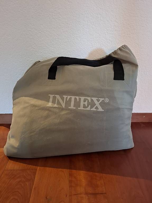 Betten: Intex Luftbett mit integrierter Pumpe – Gebraucht aus Biel/Bienne von Kyruna 3