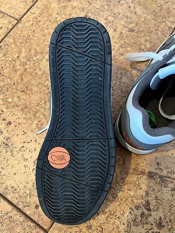 Scarpe da uomo: Schöne Sneaker - Grösse 9 - 42 1/2 – Usato da Lommiswil venduto da jes_9j55 1