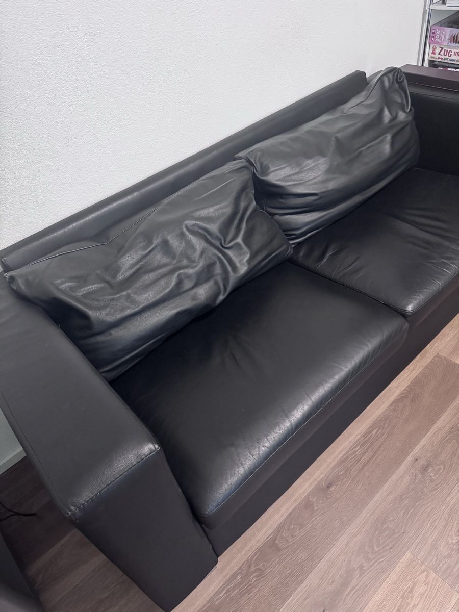 Divani: Sofa Kunst-Leder schwarz gebraucht – Usato da Wettswil venduto da Fynima12 2