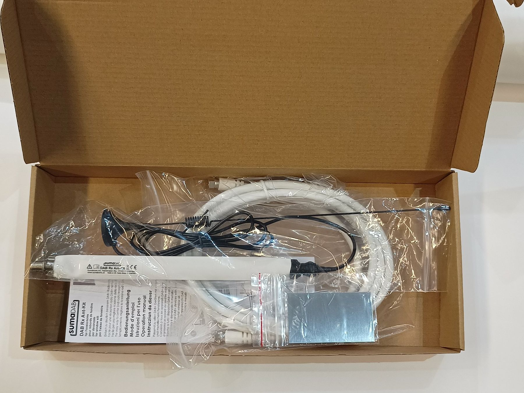 Radiocomunicazione: DAB+ Empfangsantennen-Kit Fenstersimsantenne – Nuovo e nell'imballaggio originale da Unterägeri venduto da sumatronic 5