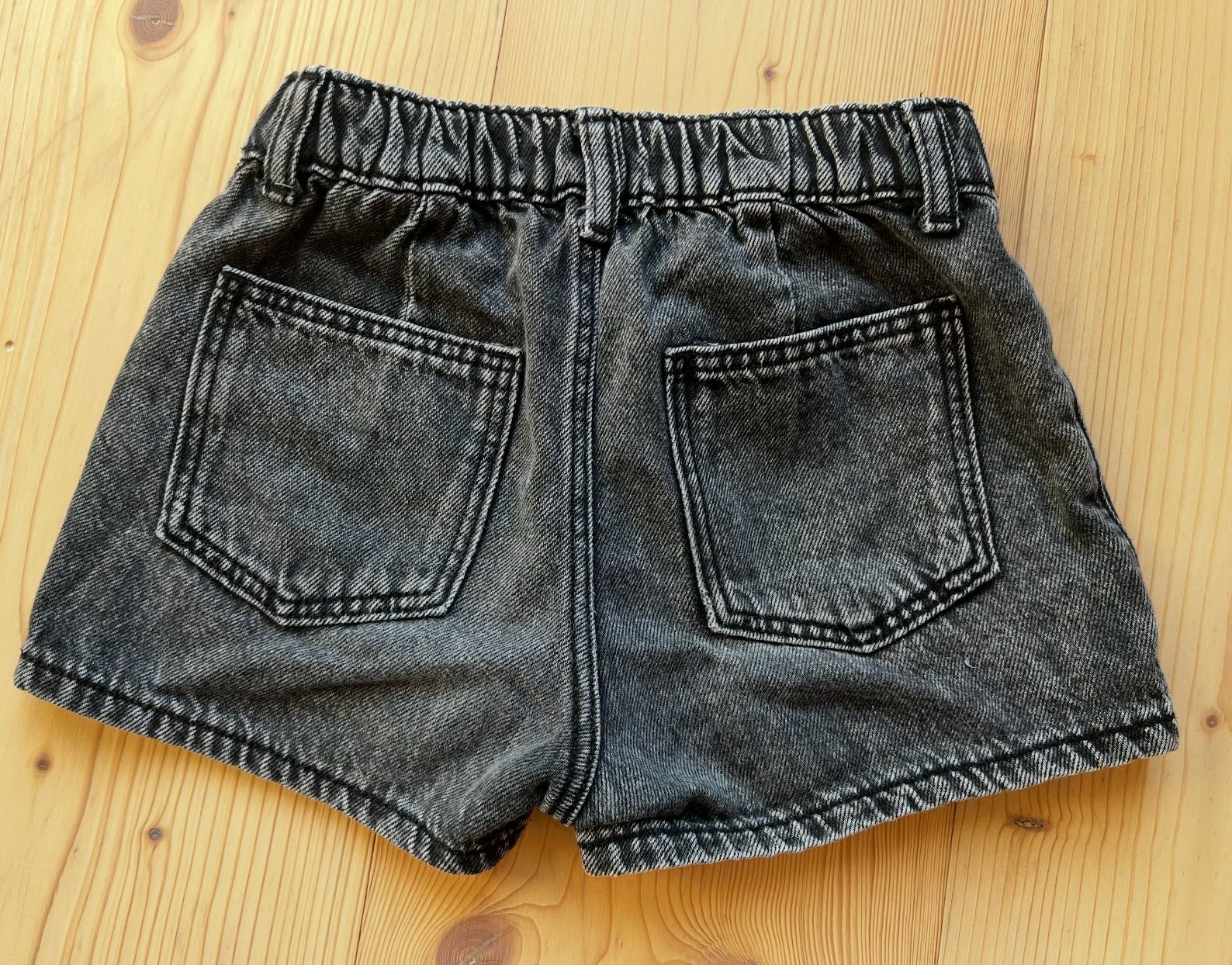 Zara Pantaloni: ZARA Shorts Gr.116 – Usato da Zürich venduto da meggimay 2