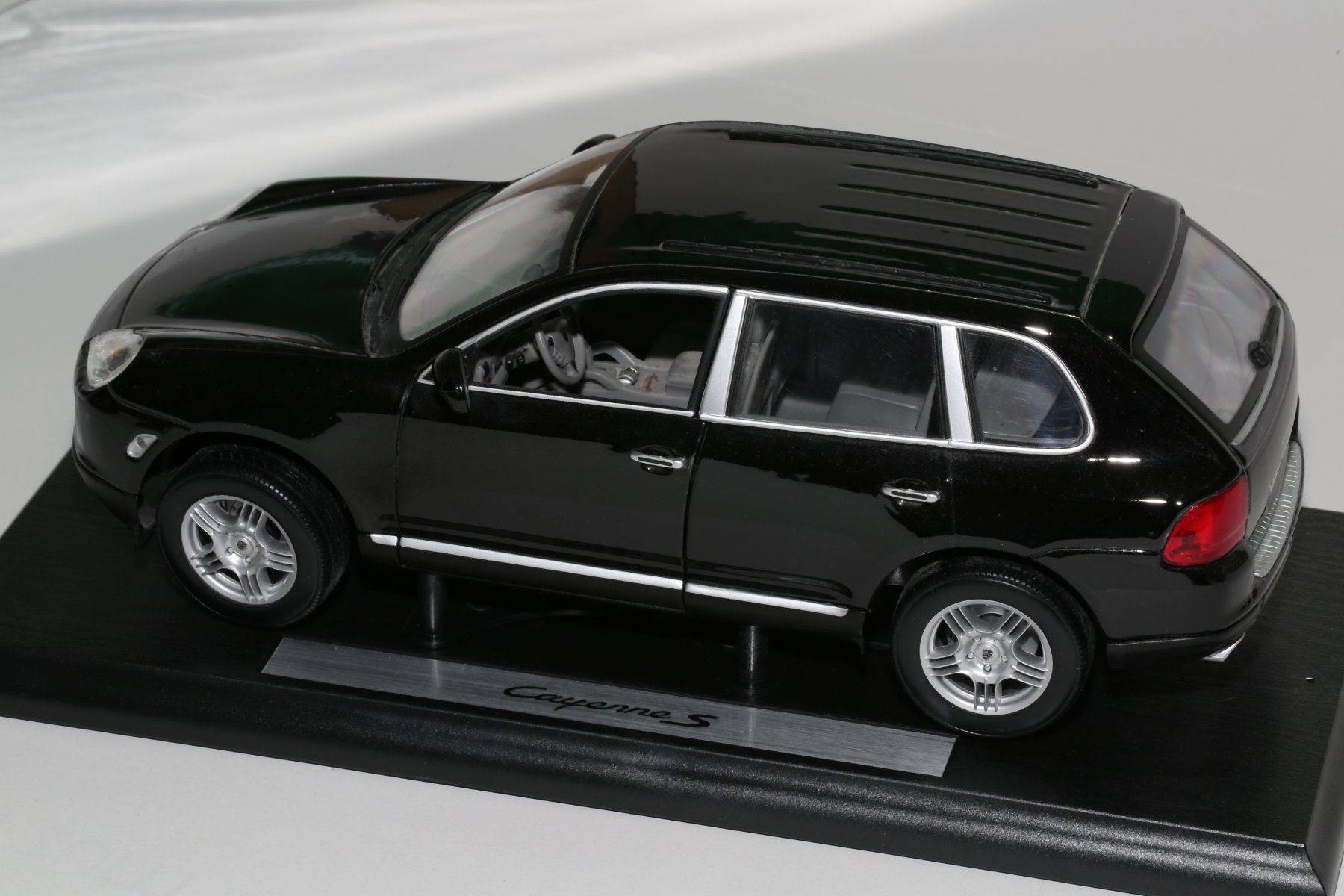 Porsche Modellini d'auto: Porsche Cayenne S Modellauto 1:18 – Nuovo (secondo la descrizione) da Widnau venduto da deltafighter2 1
