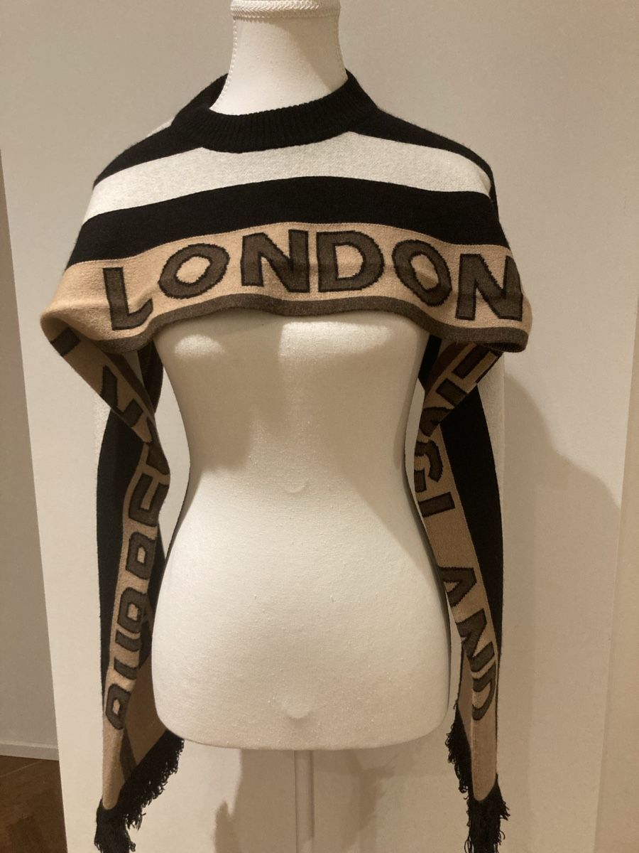 Burberry Foulard & Sciarpe: Burberry Schal/Pullover – Nuovo (secondo la descrizione) da Thalwil venduto da reb_8qv9 1