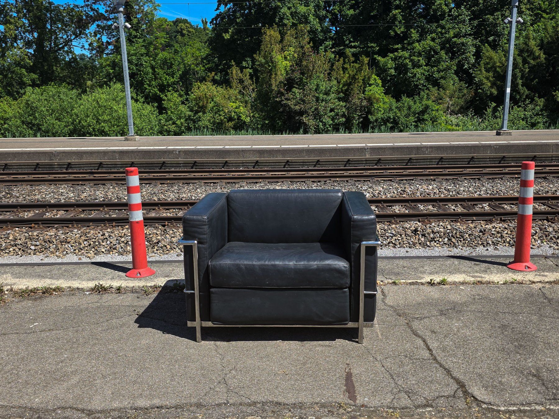 Sessel: Designsessel kubisch - Leder, Chromstahl - Ref. 05/64 – Gebraucht aus Au ZH von BrockiAu