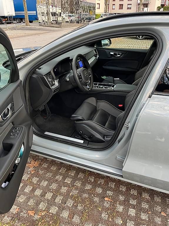 Automobili: Volvo V60 Plug-in Hybrid - Dark Edition – Usato da Sion venduto da nicotier 4