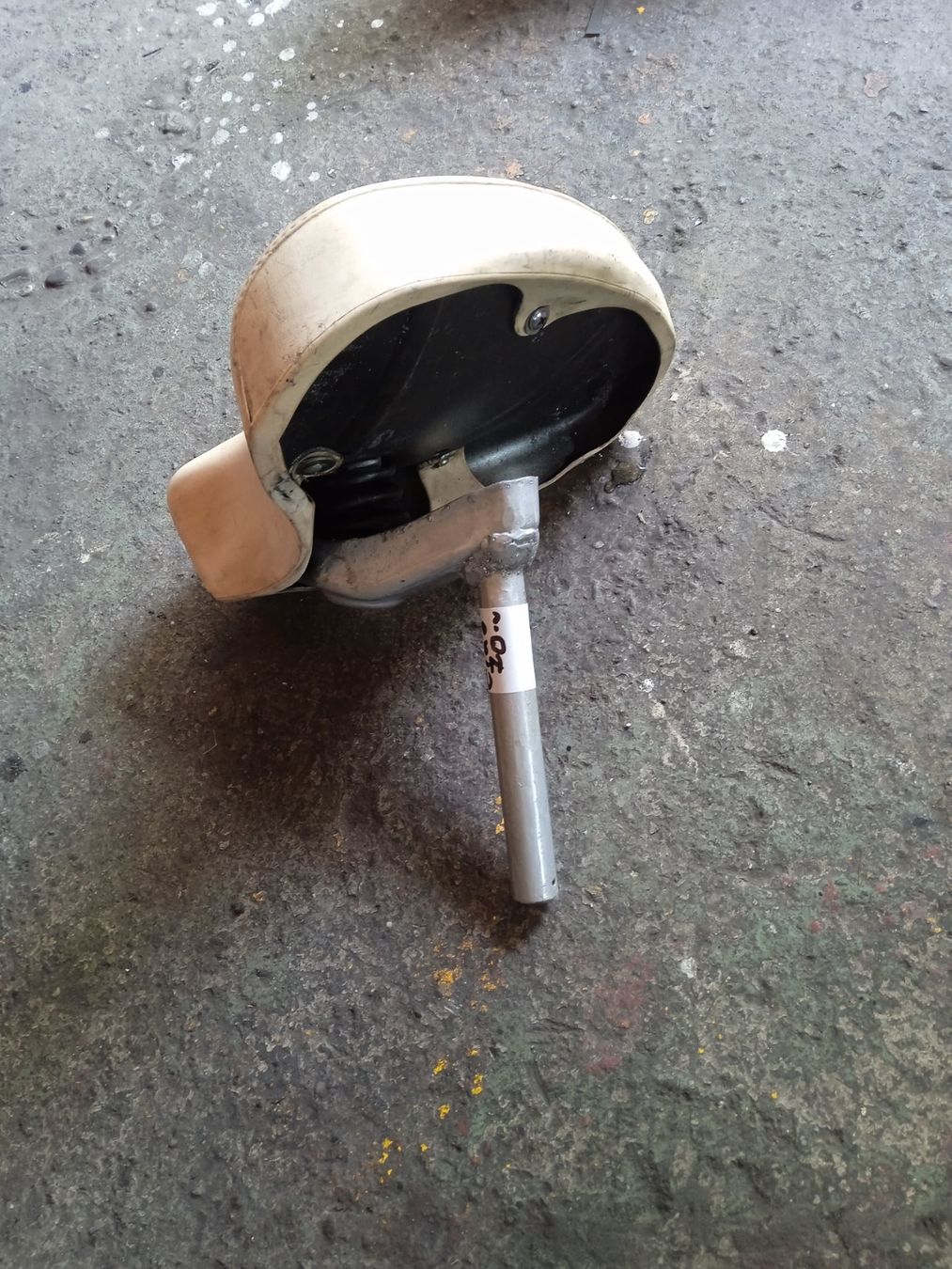 Piaggio Parti ricambio per ciclomotori: Piaggio Ciao Sattel..Weiss – Usato da Fulenbach venduto da Elektronik 1