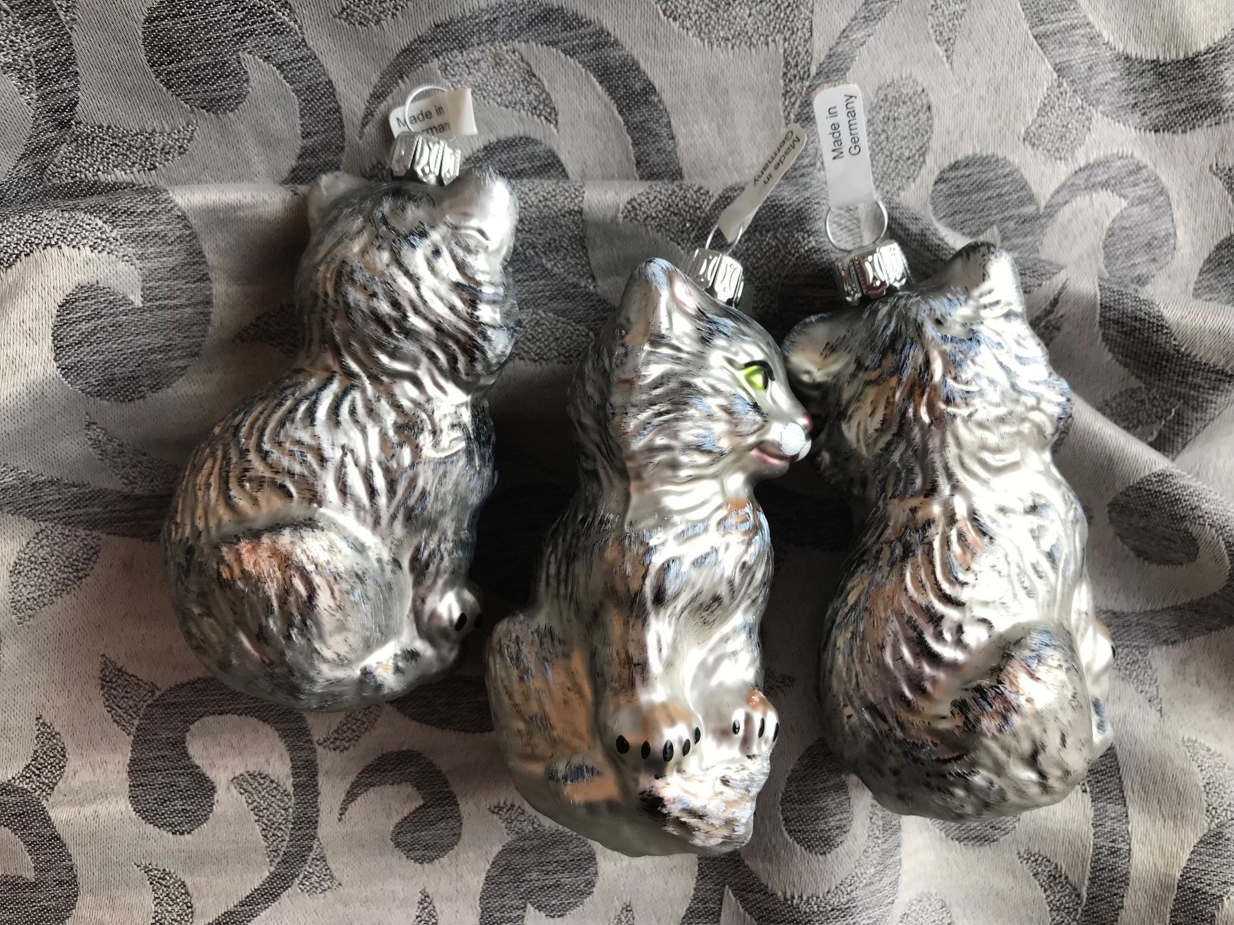 Tutte le decorazioni: 3 Silbergraue Katzen Katze Christbaumschmuck – Nuovo e nell'imballaggio originale da Alpnach Dorf venduto da marvo 3