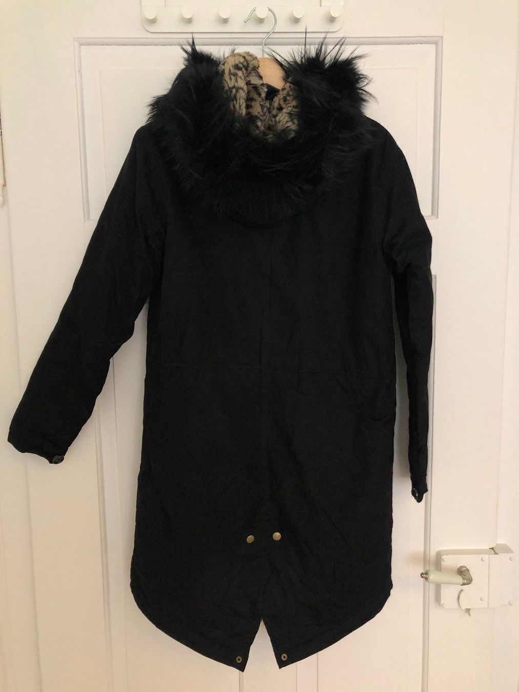 Cappotti: Schwarzer Kapuzenparka von WittyKnitters – Usato da Zürich venduto da MakasoZH 1