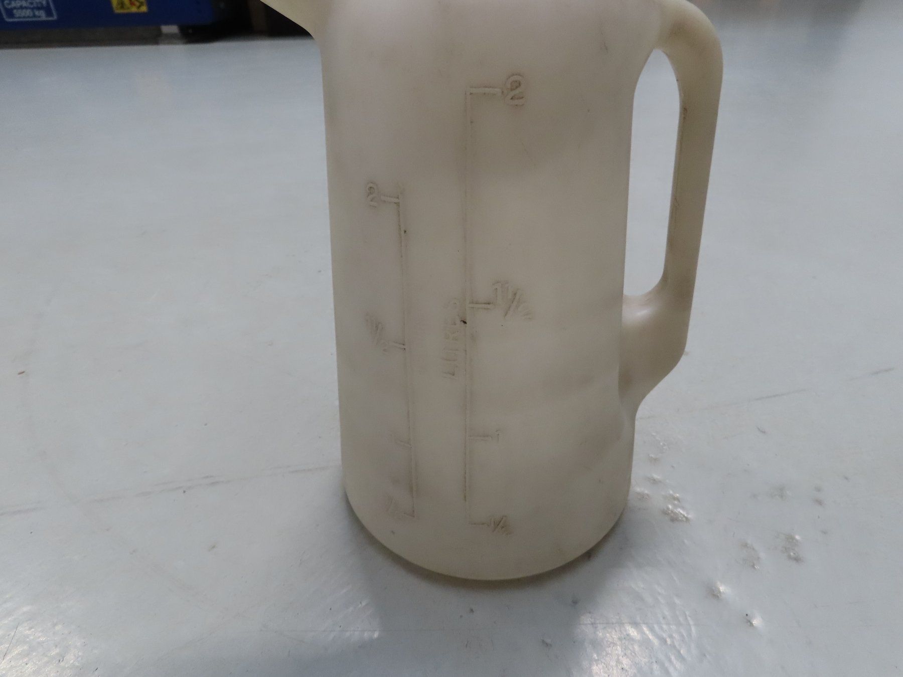 Altri elettrodomestici e apparecchi d’epoca: Messbecher (2 Liter) – Usato da Alpnach-Dorf venduto da Hess-Automobile 1