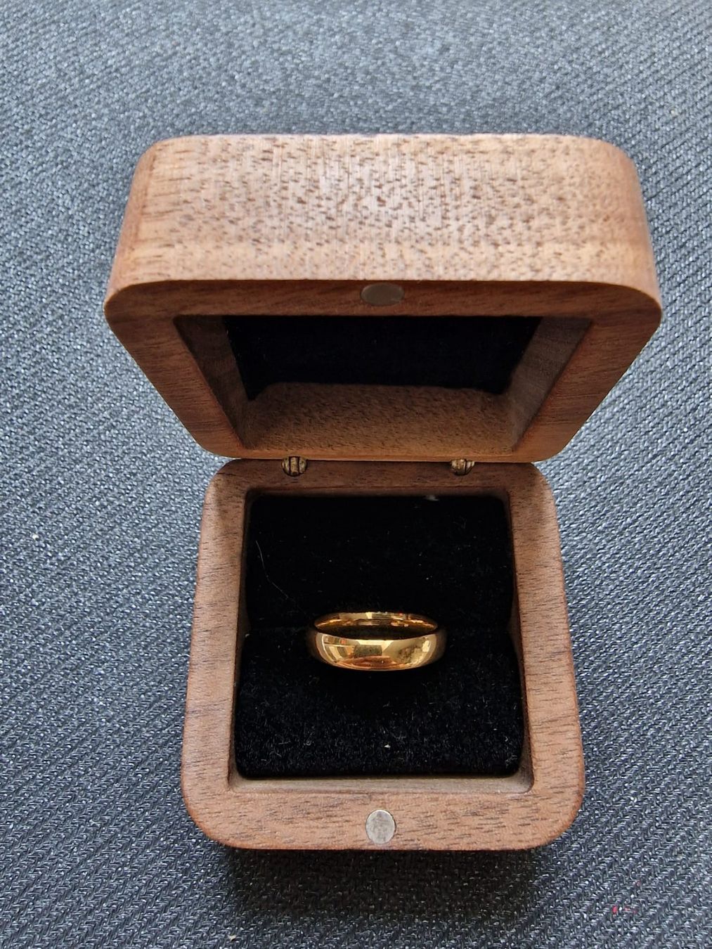 Anelli: Ring chromstahl, goldfarbend Grösse 54 – Nuovo (secondo la descrizione) da St.Gallen venduto da Dombidor