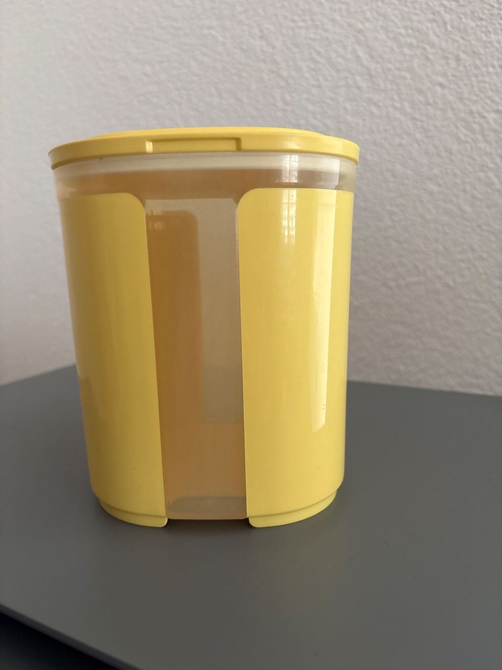 Tupperware Contenitori & Simili: Tupperware Vorratsdose 1.5L gelb gut erhalten – Usato da Ibach venduto da lisch3