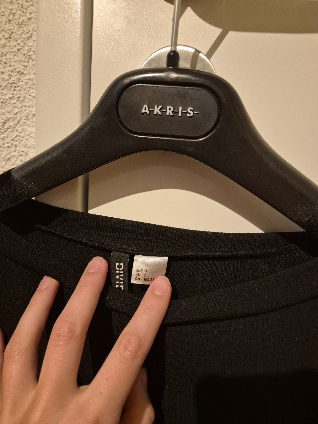H&M Kleider: Schwarzes Basic-Kleid – Gebraucht aus Schlieren von nat_76vd 1