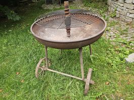 Holzkohlegrill