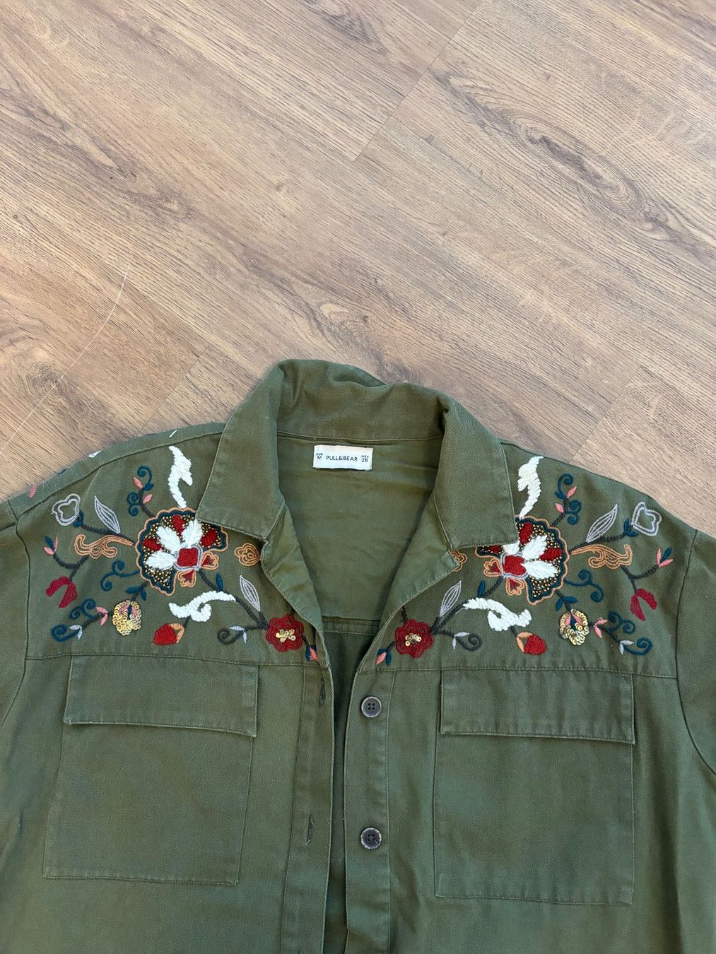 Pull&Bear Giacche: coole Jacke Pull & Bear - Blumenstickerei - Gr. S/M – Nuovo (secondo la descrizione) da Brügg BE venduto da doppelsalchow 1