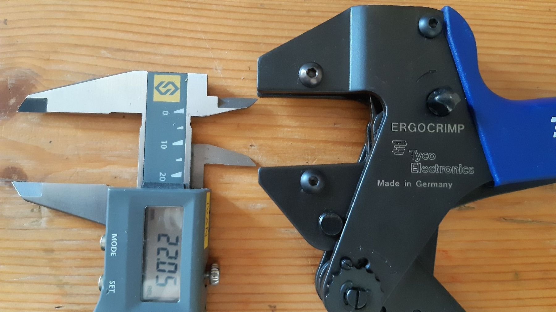 Tutti gli attrezzi: Tyco Ergocrimp, neuwertig, Top Zustand – Usato da Oey venduto da Parkplatzbrocki 1
