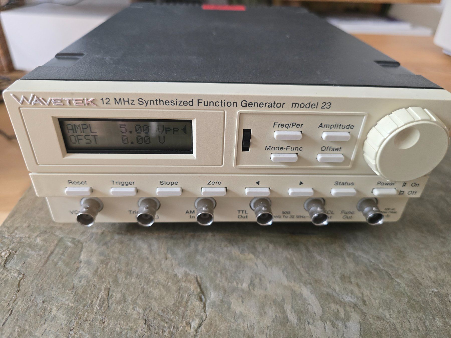 Misurare: Wavetek 12MHz Synthesized Function Generator model 23 – Usato da Uster venduto da DuVaekkedeMig 2