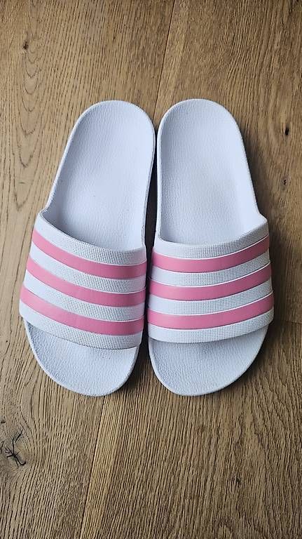 Adidas Chaussures femmes: Adiletten Grösse 4 /  36 2/3 – D'occasion à Elgg par soleo509