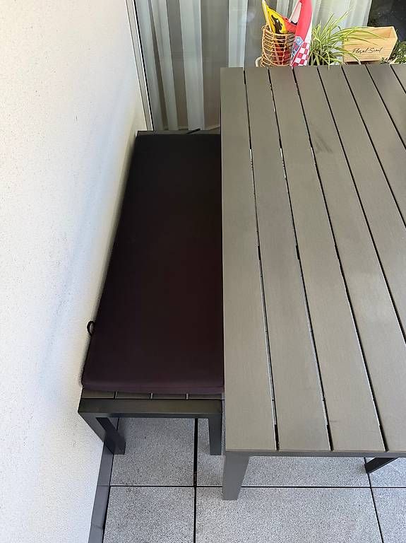 Set di tavolo e panche: Gartentisch inkl. Bank und Stühle – Usato da Liestal venduto da SchmendiSpider 3