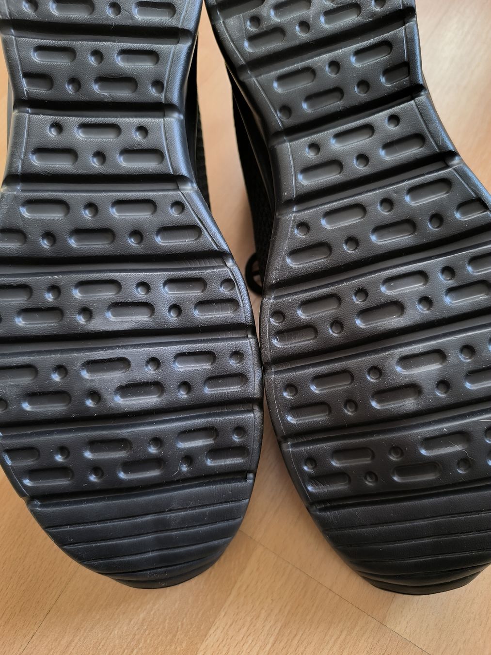 Scarpe da uomo: Neue, ungetragene Turnschuhe Grösse 46 – Nuovo (secondo la descrizione) da Oberdiessbach venduto da Zwerg82 2