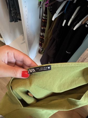 Haut asymétrique Zara vert olive taille L bon état