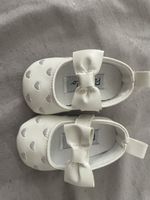 Weiße Schuhe mit Herzchen und Schleife, Größe 18, wenige Mal