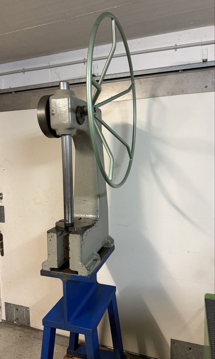Weidemann Tutte le macchine: Dornpresse WEIDMANN Swiss – Usato da Sirnach venduto da S54Power 1