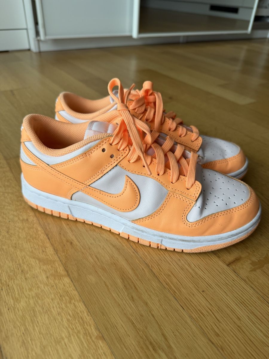Nike Scarpe da donna: Nike dunk peach Gr.39 – Usato da Wil SG venduto da xrnvani