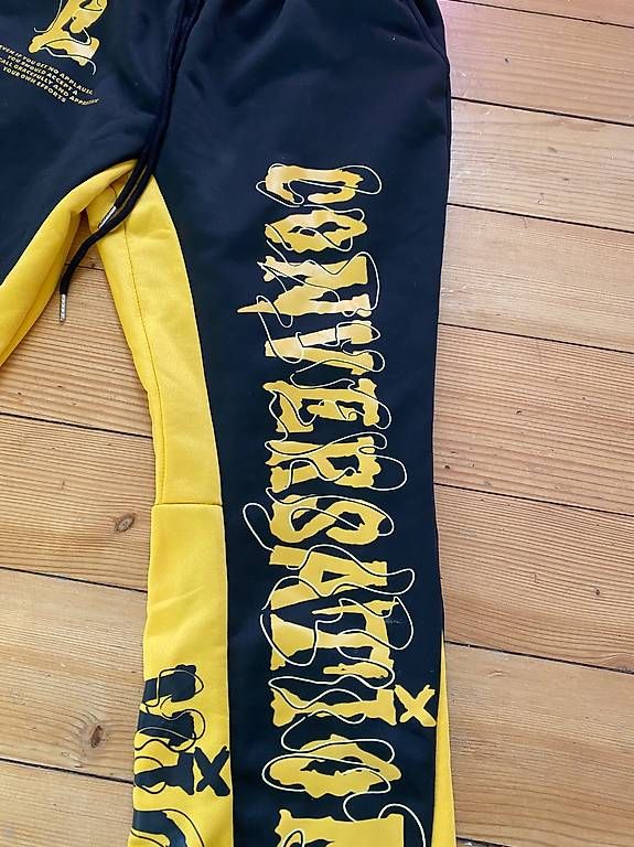 Hosen: Flared Sweatpants – Gebraucht aus Safnern von Avalona_07 1