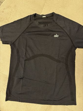 Sportshirt Alo Yoga schwarz Kurzarm guter Zustand