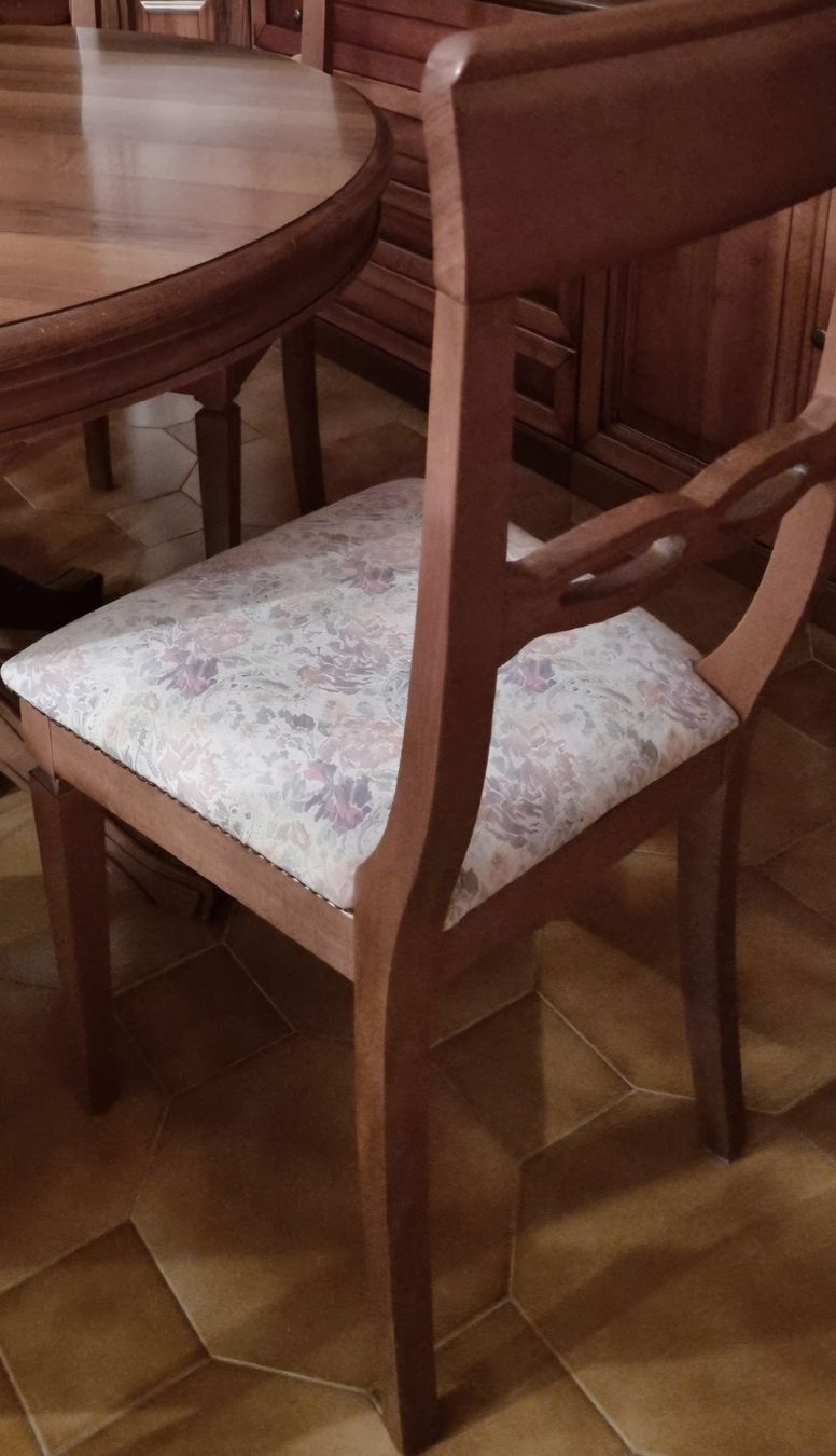 Tavoli: Holztisch mit 6 Stühlen mit Blumenmuster – Nuovo (secondo la descrizione) da Frauenfeld venduto da Bleeddragon 1