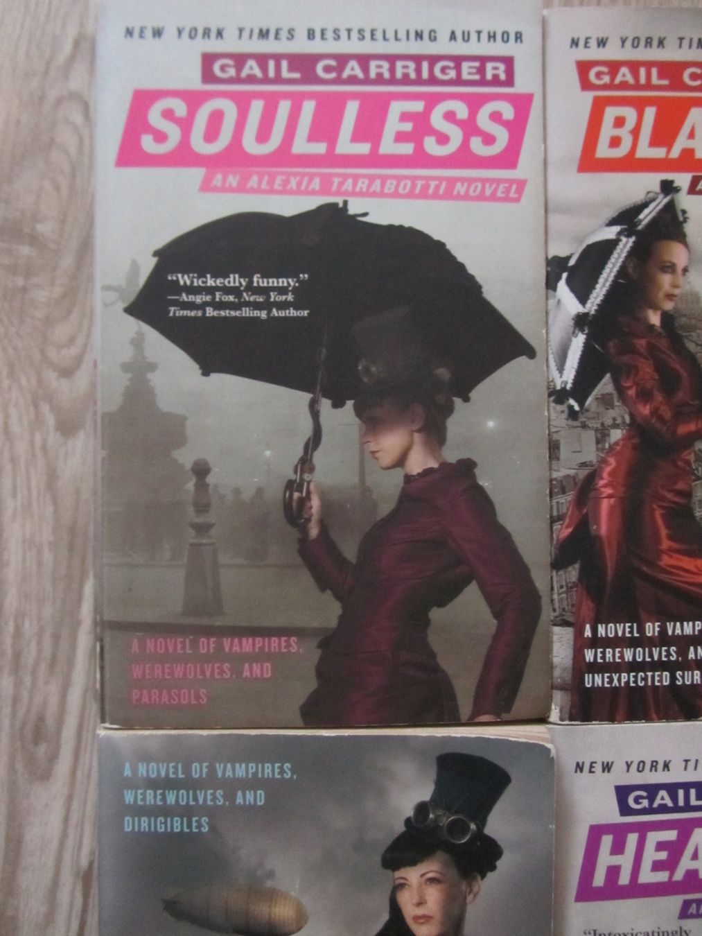 Bücher: 5 Bücher von Gail Carringer in Englisch – Gebraucht aus Malters von moc_z8d9 1