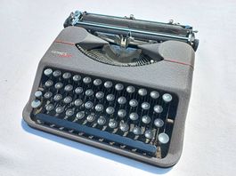 Hermes Baby - Alte Reise Schreibmaschine / Pillard Yverdon