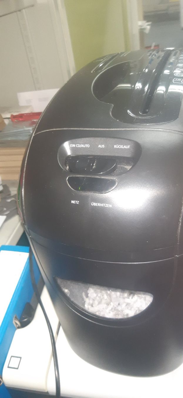 Rexel Distruggi documenti: Aktenvernichter A4 und CD/DVD – Usato da Fehraltorf venduto da STEMAC01TK 2